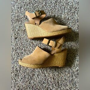 Toms | Women’s size 8M sandals | Tan/beige
